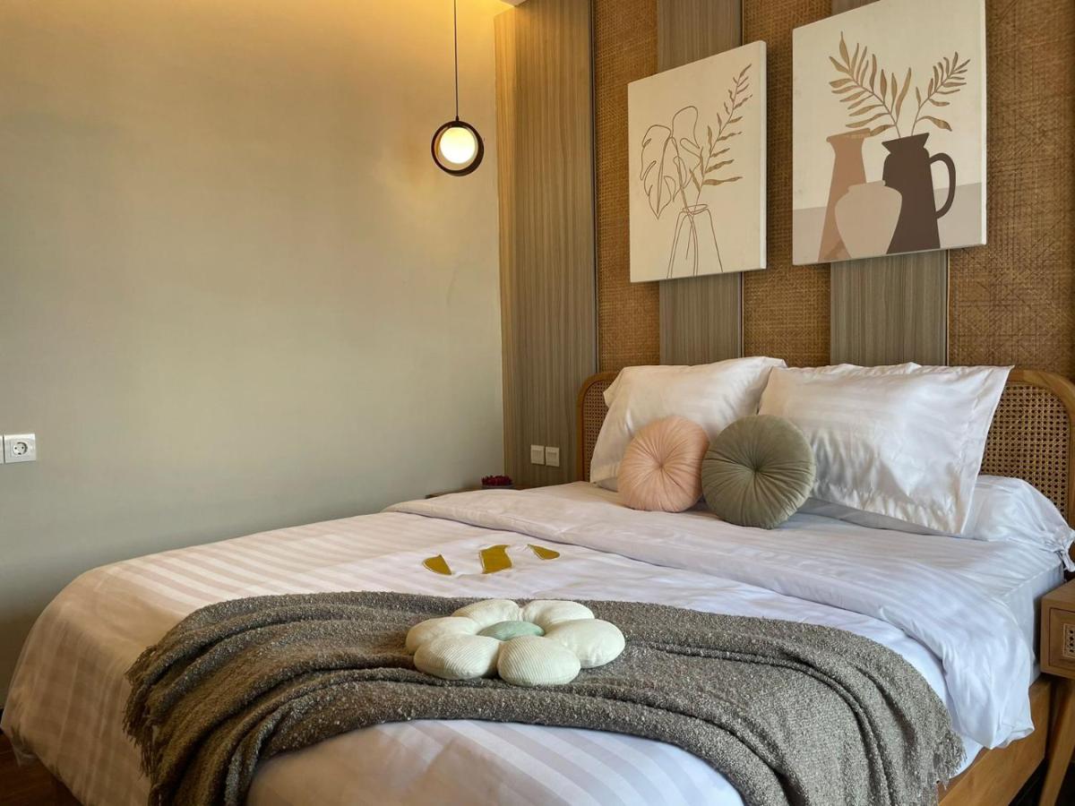 Stay.Vie Hotel Surabaya Exterior foto
