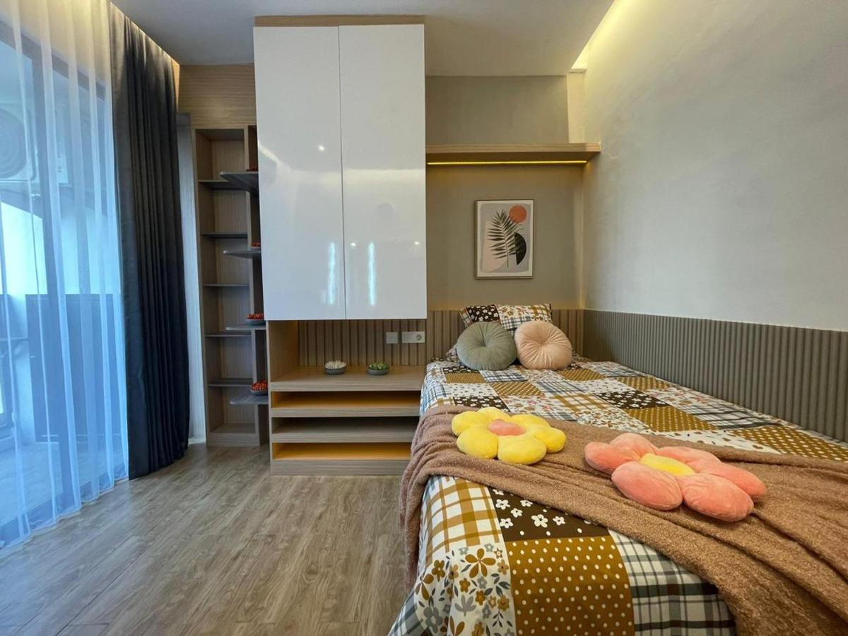 Stay.Vie Hotel Surabaya Exterior foto