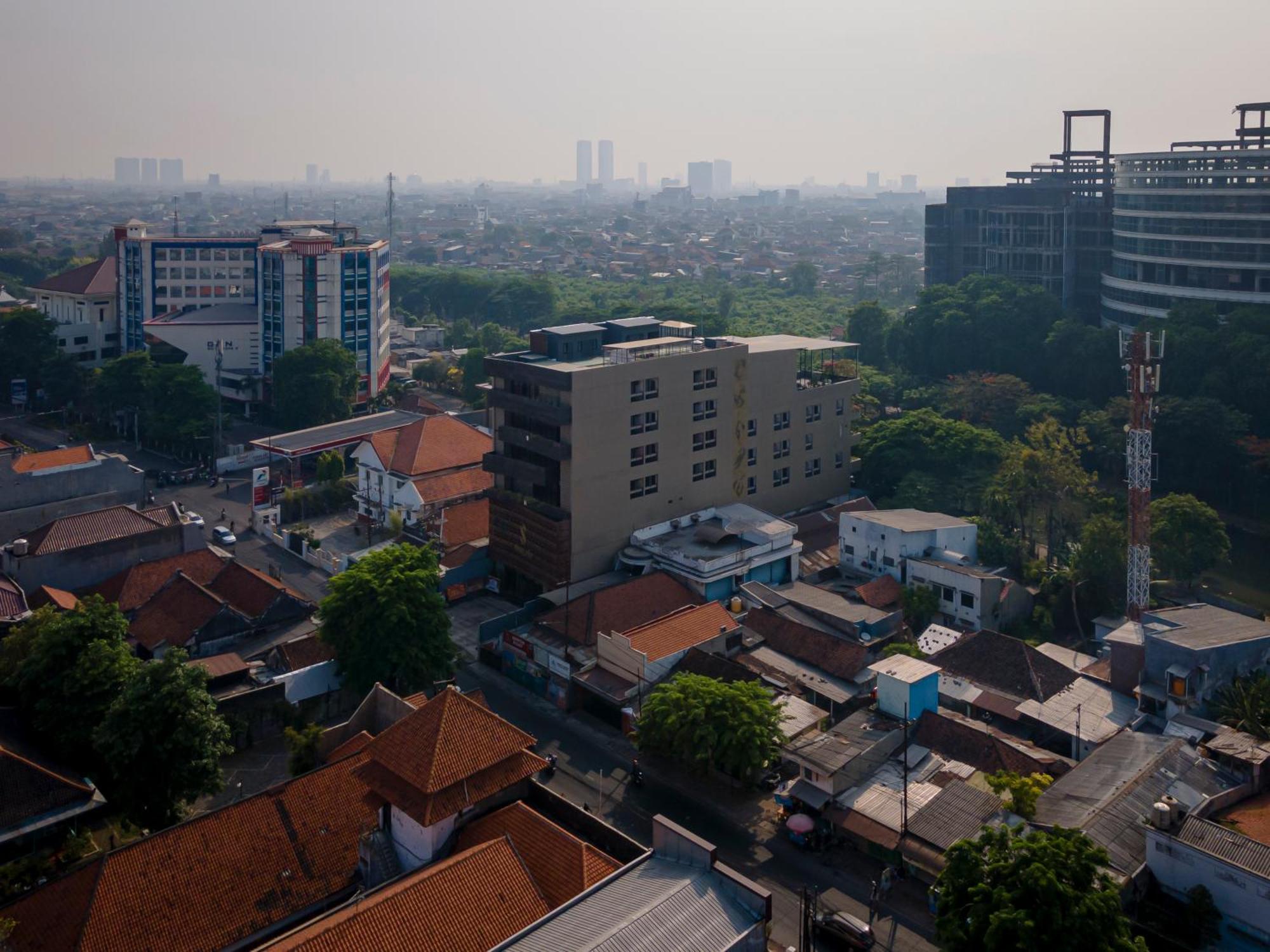 Stay.Vie Hotel Surabaya Exterior foto