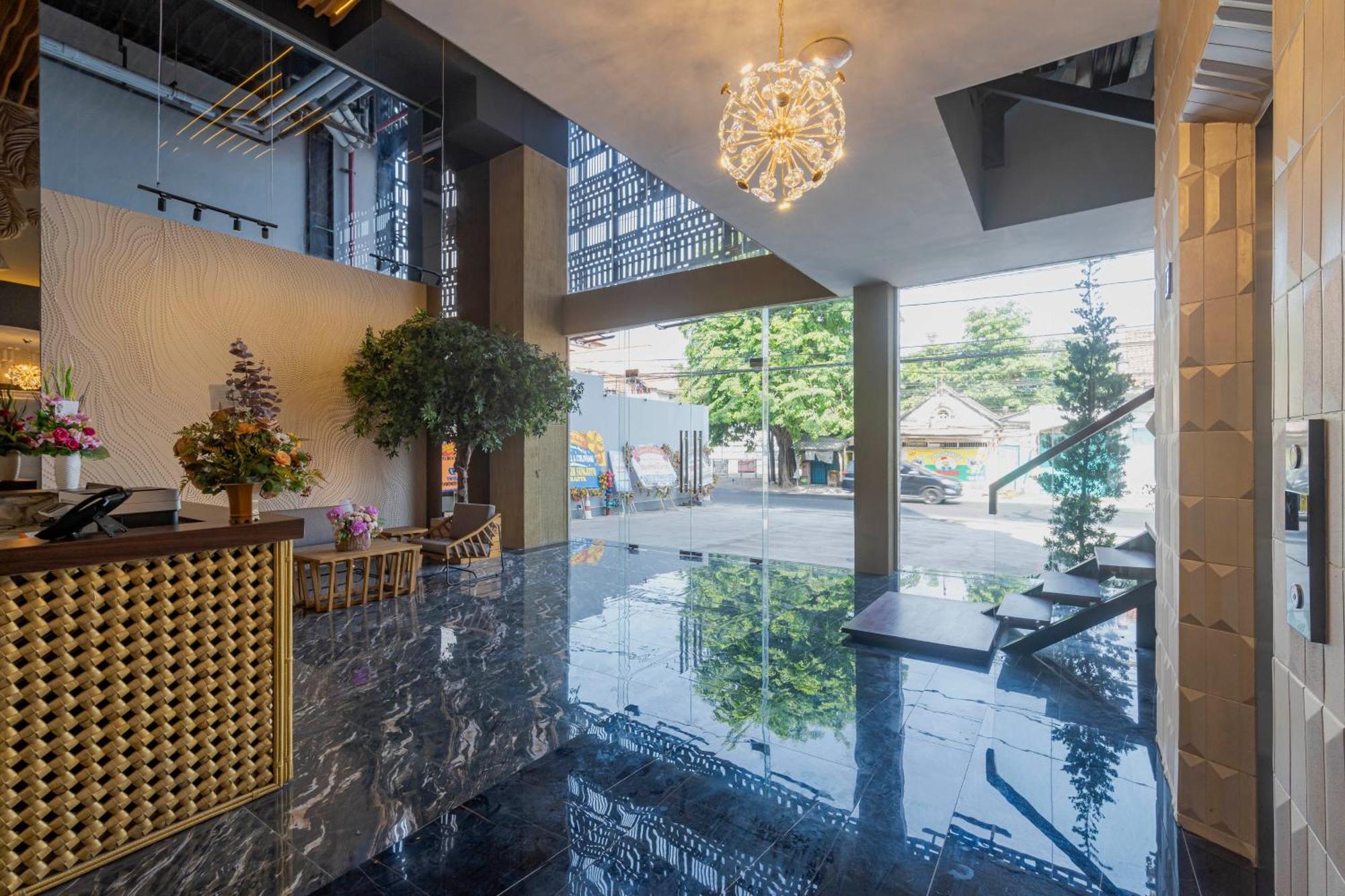 Stay.Vie Hotel Surabaya Exterior foto