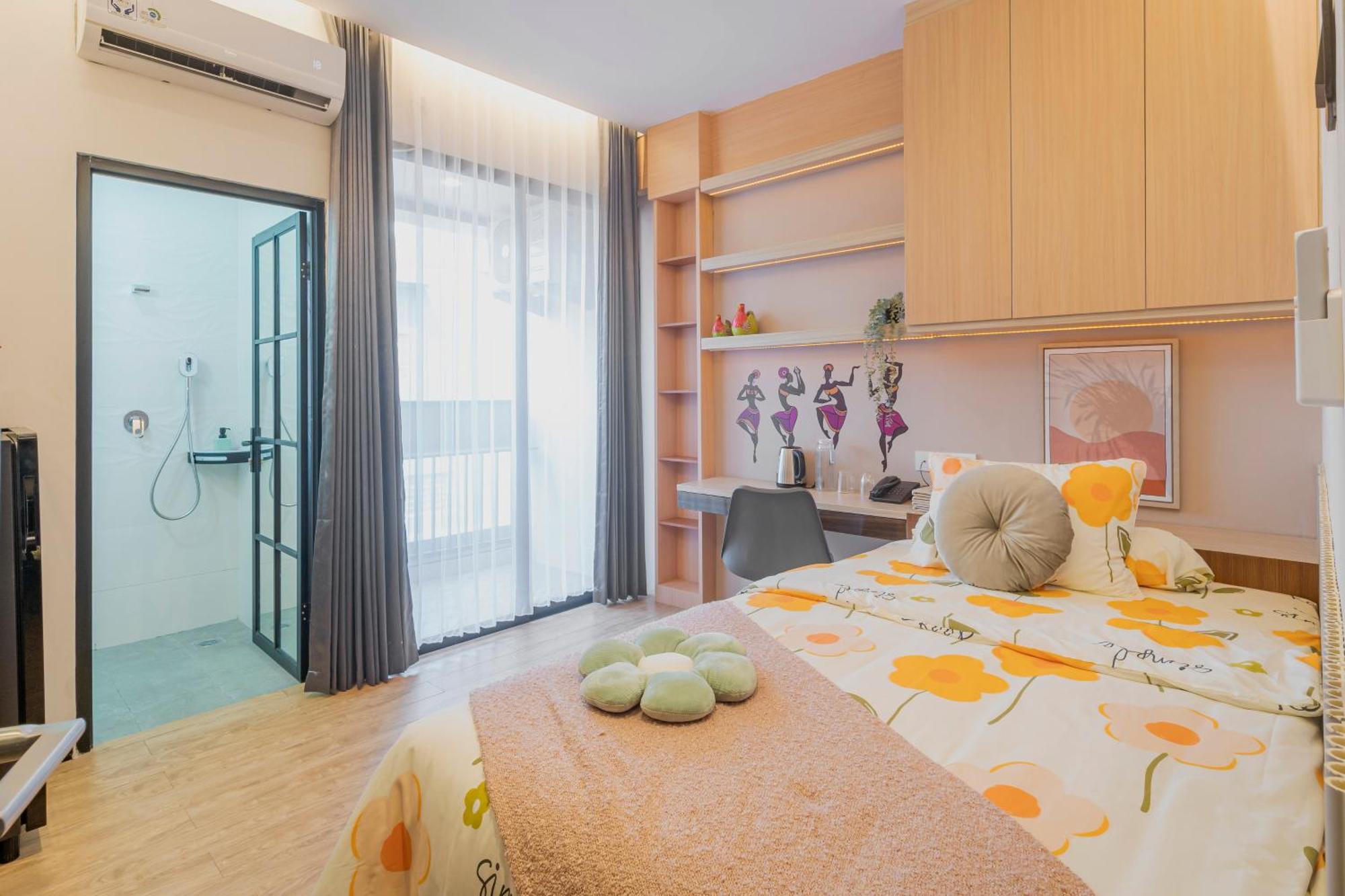 Stay.Vie Hotel Surabaya Exterior foto