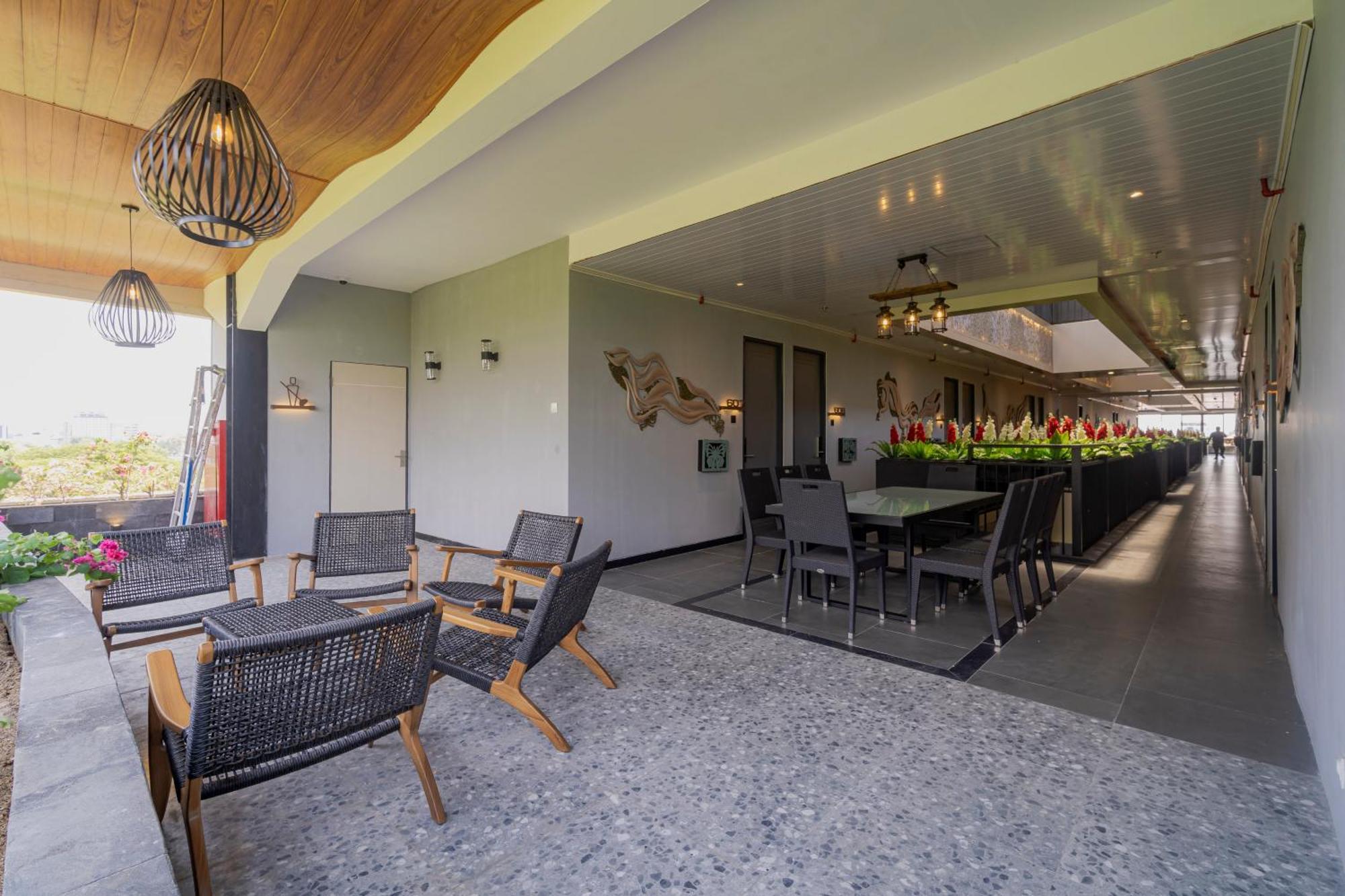 Stay.Vie Hotel Surabaya Exterior foto
