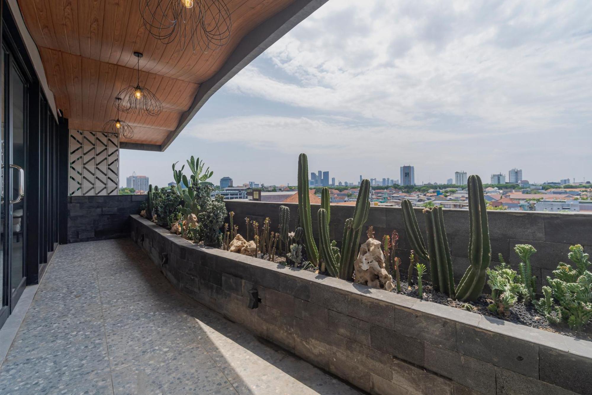 Stay.Vie Hotel Surabaya Exterior foto