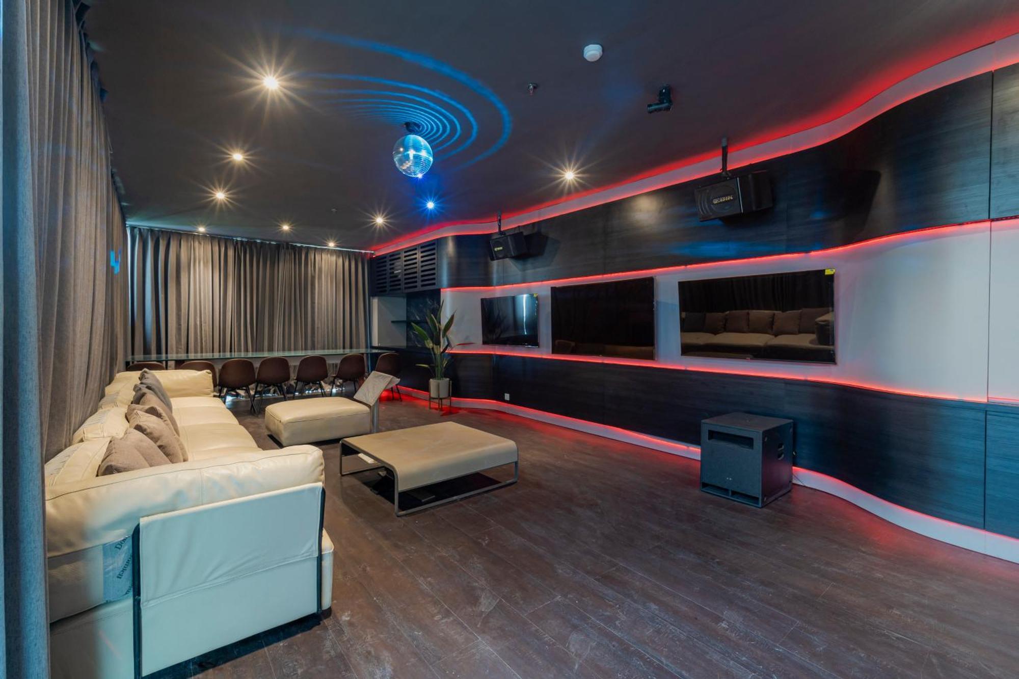 Stay.Vie Hotel Surabaya Exterior foto