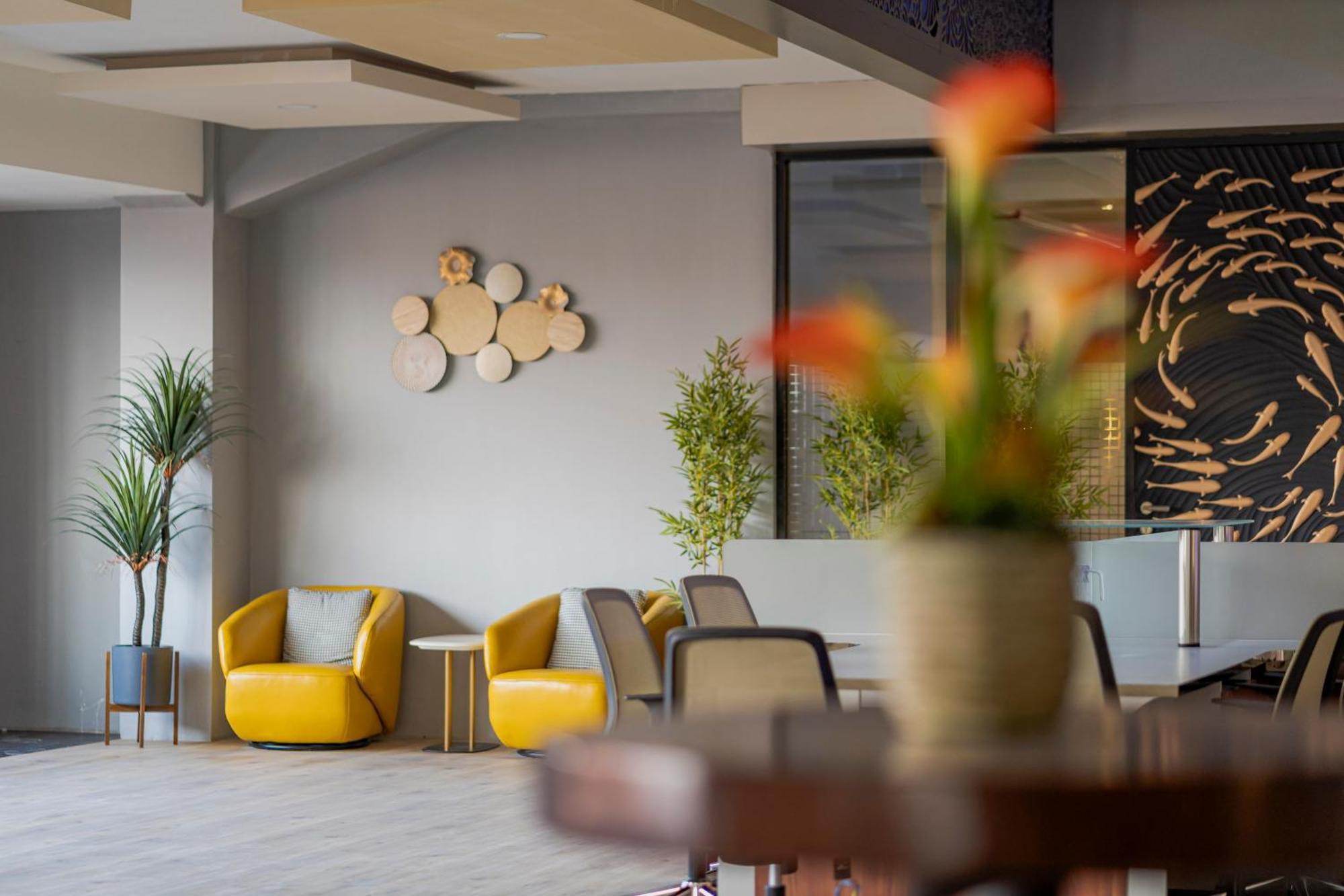 Stay.Vie Hotel Surabaya Exterior foto