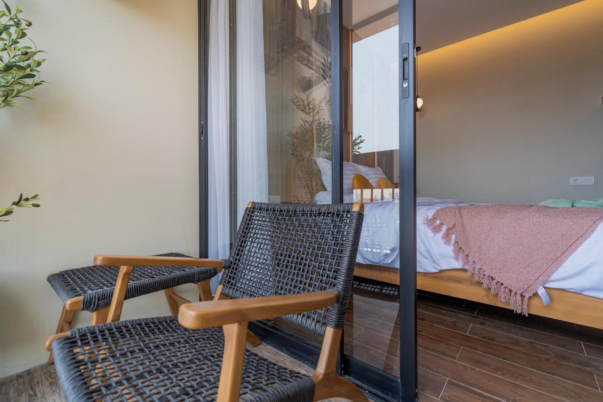 Stay.Vie Hotel Surabaya Exterior foto
