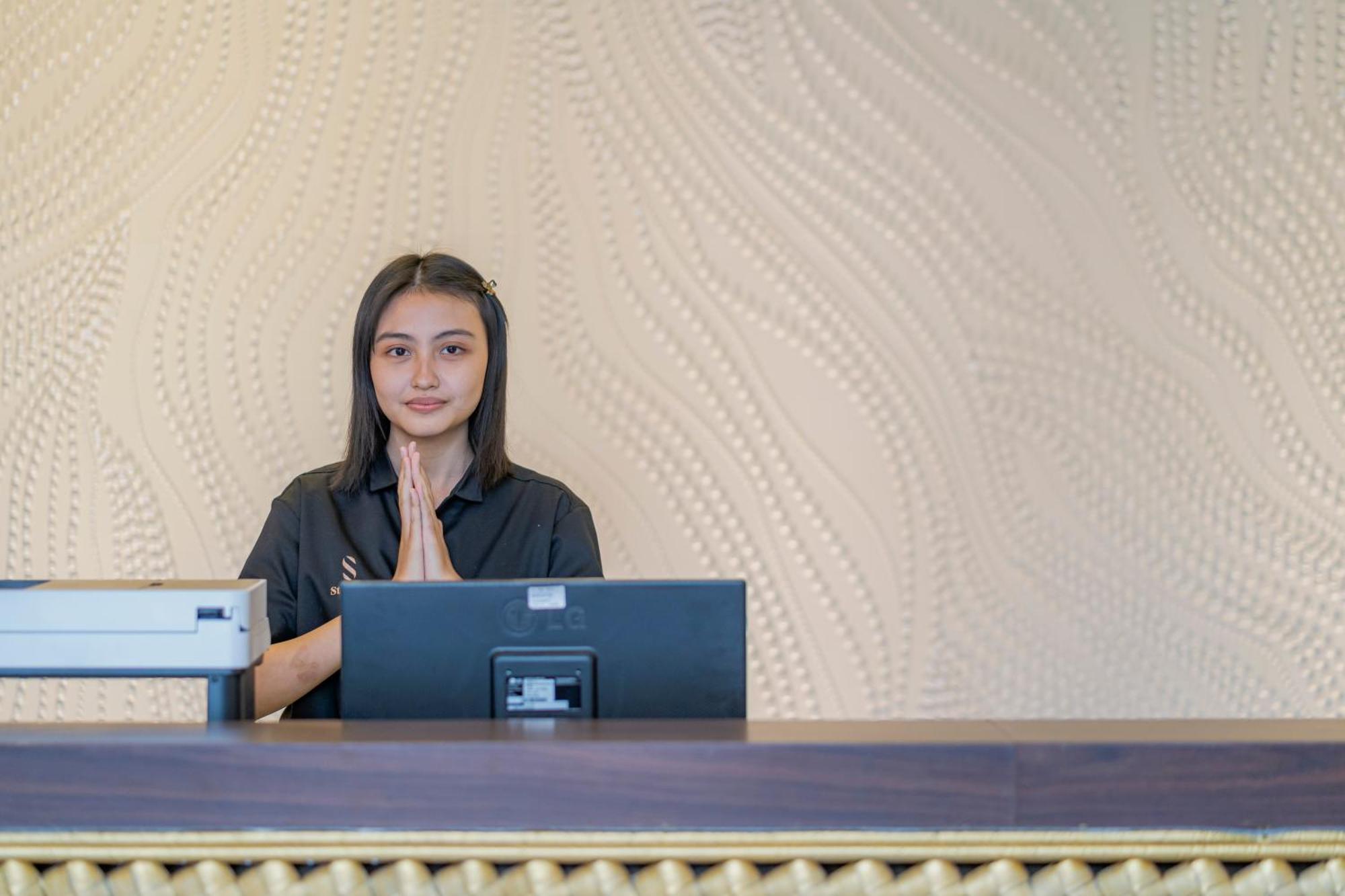 Stay.Vie Hotel Surabaya Exterior foto
