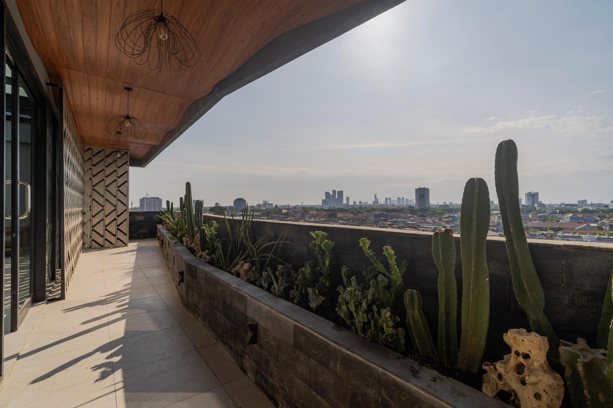 Stay.Vie Hotel Surabaya Exterior foto