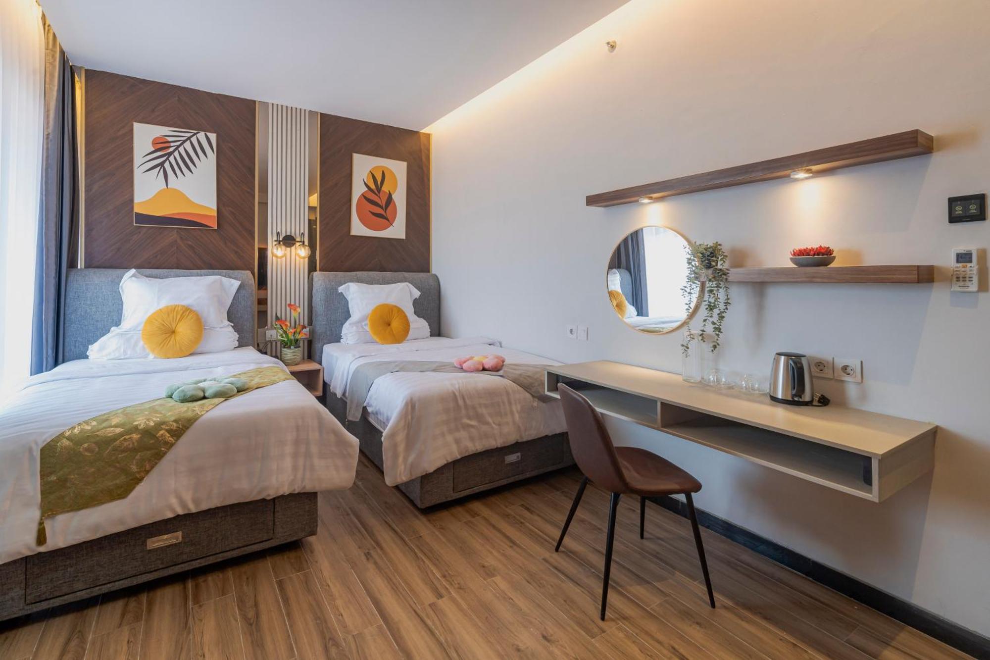 Stay.Vie Hotel Surabaya Exterior foto